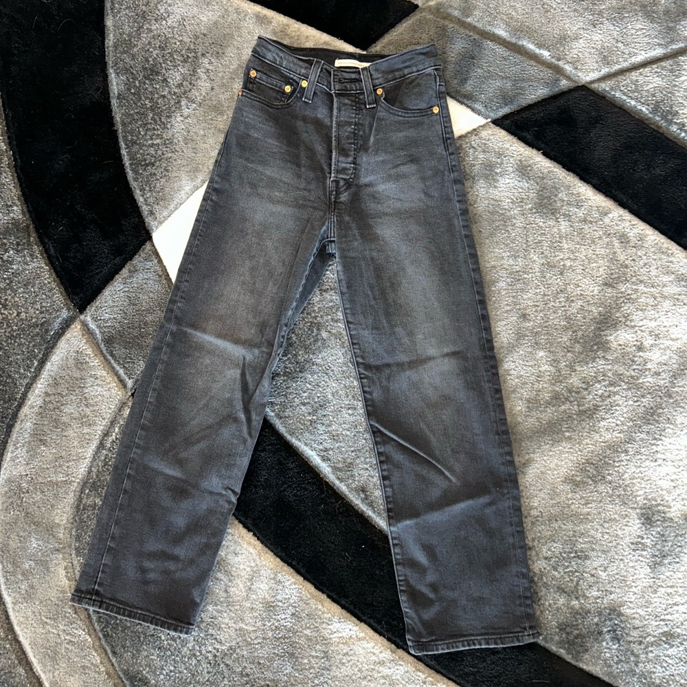 LEVI’S RIBCAGE STRAIGHT ANKLE IN WELL-WORN BLACK